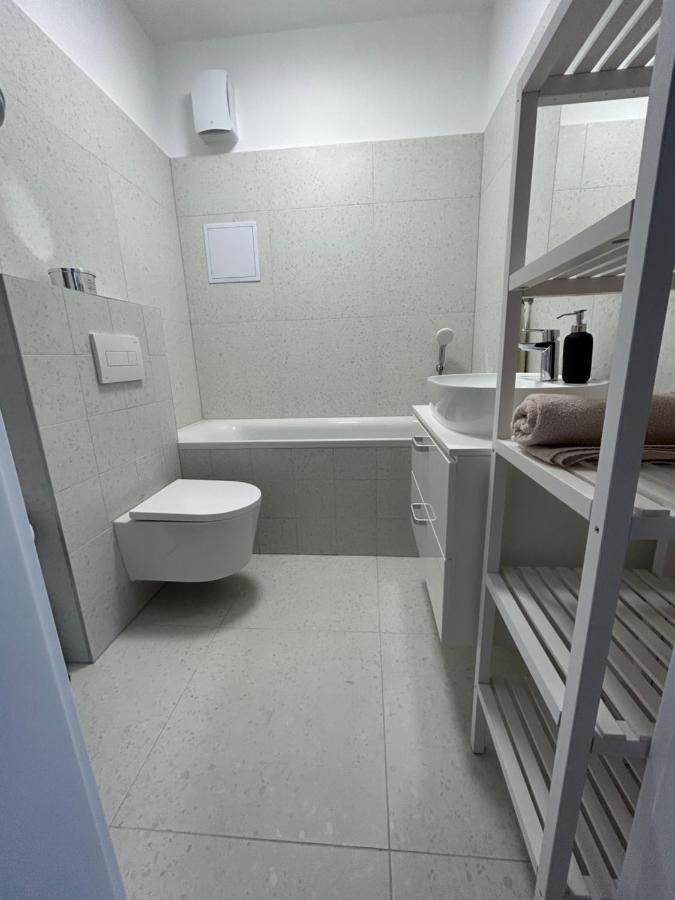 Cozy 1-Bedroom Condo Miloslavov Екстер'єр фото